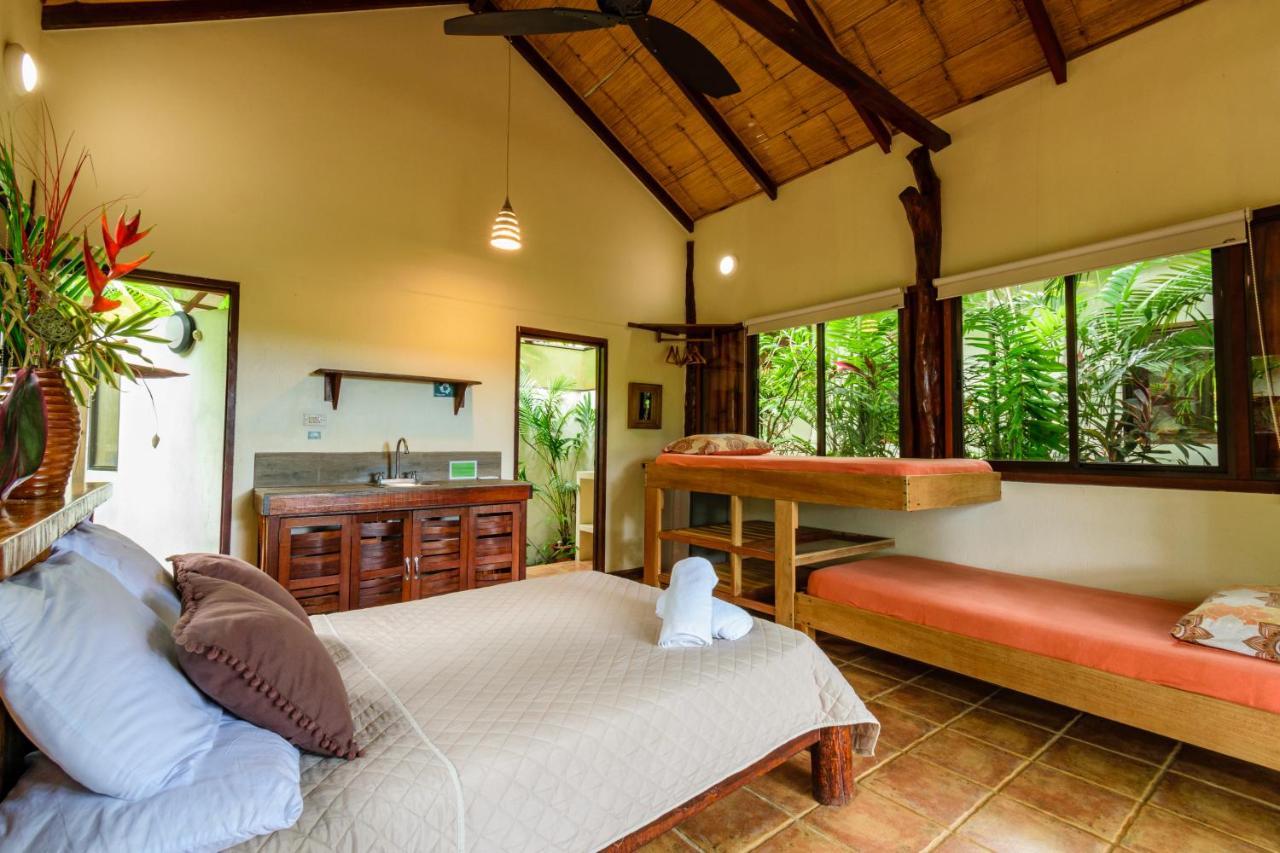 Funky Monkey Lodge Playa Santa Teresa  Eksteriør billede