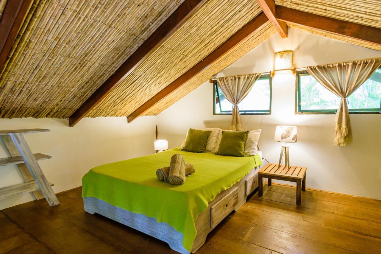 Funky Monkey Lodge Playa Santa Teresa  Eksteriør billede