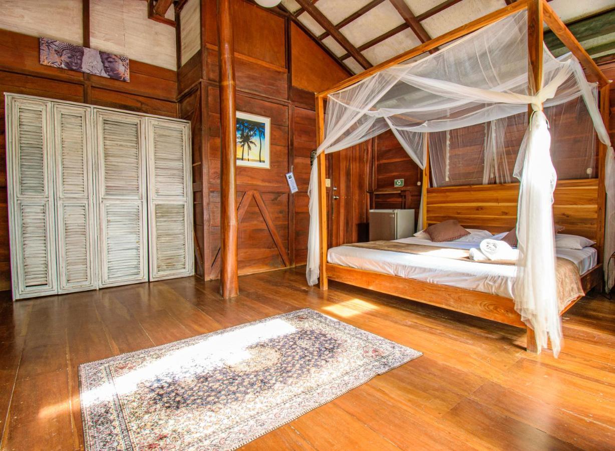Funky Monkey Lodge Playa Santa Teresa  Eksteriør billede