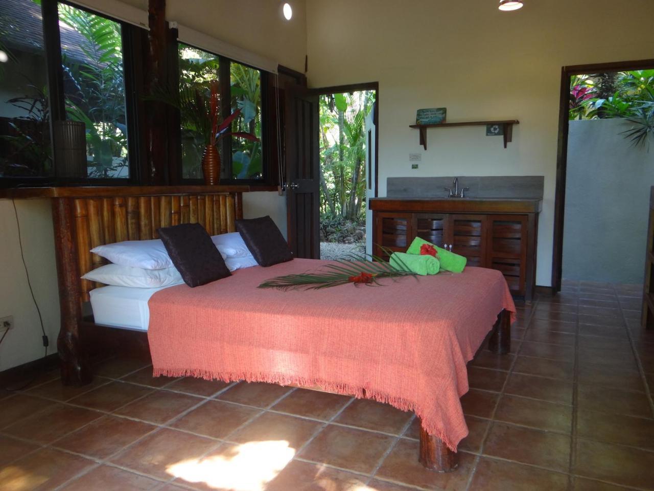 Funky Monkey Lodge Playa Santa Teresa  Eksteriør billede